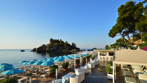 La Plage Resort di Taormina aderisce alla campagna ‘Un drink gratis a chi pulisce la spiaggia dalla plastica’