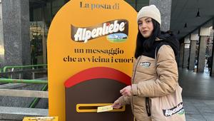 Alpenliebe porta dolcezza a Milano: un’installazione che avvicina i cuori