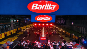 Barilla promuove "La Tavolata" a Monza: la cena evento firmata dallo chef Massimo Bottura unisce i protagonisti della Formula 1 Barilla promuove "La Tavolata" a Monza: la cena evento firmata dallo chef Massimo Bottura unisce i protagonisti della Formula 1