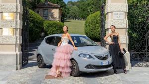 Lancia Ypsilon Alberta Ferretti protagonista della Torino Fashion Week per consolidare il legame tra il marchio italiano e il mondo della moda all'insegna della responsabilità sociale