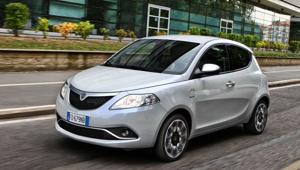 Lancia Ypsilon illumina il centro di Milano nel periodo di Natale