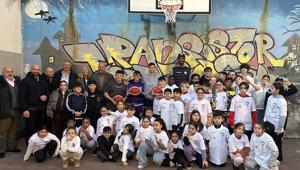 Fondazione Laureus Italia e Napoli Basket inaugurano il nuovo canestro nel Centro Sportivo di Comunità dell'Associazione Obiettivo Napoli