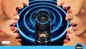 “Alexa, fammi un espresso!”. Lavazza affida a VMLY&R il lancio della nuova 'A Modo Mio Voicy' in Italia e all’estero.