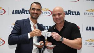 Lavazza rinnova per tre anni l'accordo con il Torneo di Wimbledon. L'opsite 2017 è l'ambassador Agassi