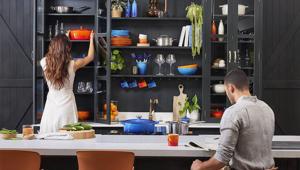 Le Creuset presenta la nuova campagna "Color your day", selezione di prodotti colorati in vendita a Milano, Bologna e online