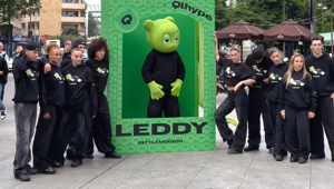 Flash mob a Milano per Qlhype: debutta Leddy, la nuova mascotte green del brand di Ignazio Moser e Cecilia Rodriguez