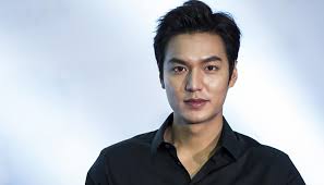 Milano Fashion Week, la superstar più social è l'attore sudcoreano Lee Min-Ho. Seguono Alessandra Ambrosio e Kanye West