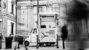 Legg Mason arriva a Milano in apecar e offre la colazione a tutti. Iniziativa in collaborazione con Ape20