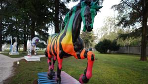 Leonardo Horse Project: 4.000 persone al Grand Opening all’Ippodromo Snai San Siro per celebrare Leonardo, il design e la musica. Progetto promosso da Snaitech. Evento prodotto da Piano B