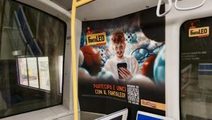LeoVegas.News torna a Milano con una nuova campagna di OOH sulla metro lilla firmata Armando Testa