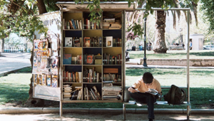 Fondazione Cariplo e BookCity Milano lanciano 'La lettura intorno': una 'biciclettata letteraria' che incrocia le tappe di AbbracciaMI