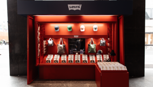 Levi's e UM Italy trasformano un’edicola in Piazza San Babila in uno spazio esperienziale brandizzato