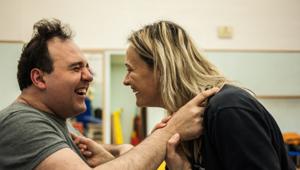 Lega del Filo D'Oro torna con la campagna di sensibilizzazione "Tutti i colori del buio" per raccontare a cosa si contribuisce con un testamento solidale