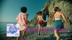 Lines petalo e Armando Testa insieme in una nuova campagna dal claim “Lines Petalo, delicato come un petalo, forte come te"