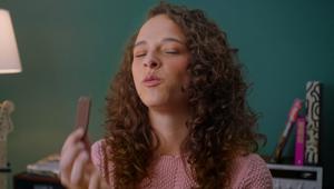 Loacker on air con lo spot “La bontà è una scelta ribelle" dedicato alla linea Chocolaterie, che racconta l'incontro tra cioccolato e wafer