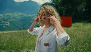 Loacker celebra 100 anni con la campagna “La bontà è una scelta ribelle” ideata da Dilemma