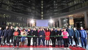 Con l'inaugurazione della pista coperta di pattinaggio sul ghiaccio più grande di Milano, al via il Natale di Regione Lombardia