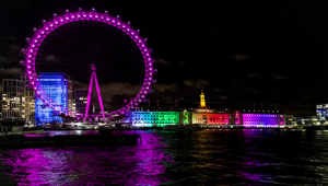Londra si illumina di rosa con il lastminute.com London Eye. Al lancio della partnership Meghan Trainor con un'esibizione live in acustico