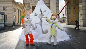 Milano Cortina 2026: Warner Bros. Discovery inaugura l'Official Olympics Pin Trading Center a tema “Looney Tunes”