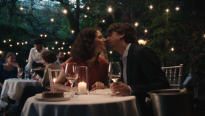 EJ firma la nuova campagna di Lotteria Italia 'L'hai già preso il biglietto?'. Pianifica OMD. Blanga: "Abbiamo puntato sulla semplicità di un messaggio colloquiale e sulla reiterazione capace di renderlo memorabile e generare sorriso"