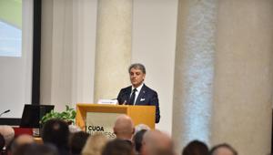 Luca de Meo, Presidente Seat, riceve il Diploma di Master Honoris Causa in Business Administration per il modello di managerialità etica