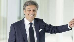 Renault riunisce il proprio team marketing e quelli di Publicis e OMD nella piattaforma Voilà per le campagne mondiali di Renault e Dacia. De Meo in arrivo come AD, con un futuro nell'alleanza con Nissan e Mitsubishi?