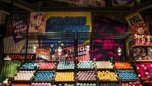 Lush presenta a Roma la mostra ‘We The Bathers’ per celebrare i trent’anni del suo prodotto simbolo: la ‘bomba da bagno’