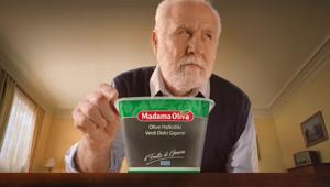 Madama Oliva torna in tv con la campagna ‘Un’oliva per tutti’ firmata Absoluta