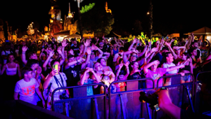 Al via le Magic Nights di MagicLand: al parco divertimenti arrivano i grandi eventi serali dell'estate