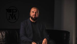 PostalMarket torna in edicola con in copertina l'ironia dei The Jackal