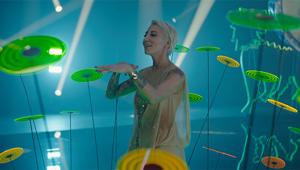 Eni, Enilive e Plenitude a Sanremo uniscono energie diverse in uno spettacolo spettacolo di luci e suoni con Malika Ayane e Sarafine. Firma TBWA\Italia