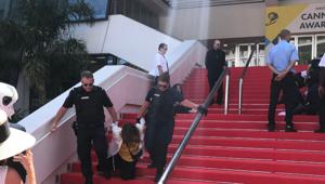 Space Available in Cannes/4:  Al Festival, Manifestare Ecologismo porta Leoni.  I Manifestanti Veri, però, li porta via la polizia
