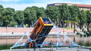 Spider-Man salva un autobus a Milano. L’iniziativa di Sony Interactive Entertainment Italia è curata da H48