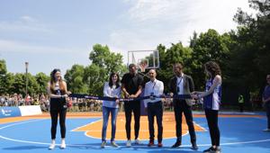 Ubi Banca ristruttura il campo da basket di piazza d’Armi a Torino: taglio del nastro con la sindaca Chiara Appendino e il campione Marco Belinelli. Evento in partnership con Nba