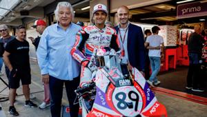 Prima Assicurazioni e Pramac Racing, l’alleanza  continua per altri tre anni. A Barcellona la firma del rinnovo dell’accordo di Title Sponsorship, dopo il Mondiale per Team  conquistato nella classe MotoGP® nel 2023