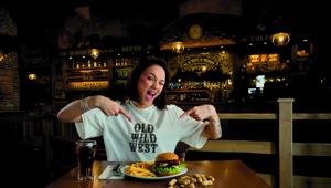 Maria Esposito testimonial del nuovo menù di Old Wild West dedicato a Mare Fuori, della campagna promozionale e dello spot dedicato