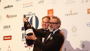 Massimo Bottura festeggia con Ferrari il suo ritorno sul gradino più alto di 'The World’s 50 Best Restaurants'