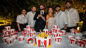 KFC entra nei festeggiamenti di un matrimonio salentino con i suoi bucket di mezzanotte