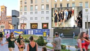 Con Urban Vision e Camera Moda, le sfilate della Milano Fashion Week in diretta streaming sul maxi led in Piazza San Babila
