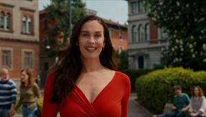 "Poche cose sono per sempre": Megan Gale volto della nuova campagna iliad firmata Leo Italia