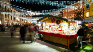 “Venezia. Un Natale da vivere”. La magia delle festività sbarca a Venezia e Mestre: accese 45mila luci dell'abete in Piazza Ferretto. Al via la pista di pattinaggio, il mercatino e gli eventi a tema