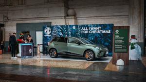 Per Natale, MG Motor si regala una domination creata da InGood e organizzata con Grandi Stazioni su Milano Centrale, Roma Termini e Tiburtina