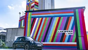 MINI lascia il segno al Salone Internazionale dell'Auto con il progetto "Big Love from Munich" e il murale sulla torre di "Sugar Mountain" progettato da Lakwena