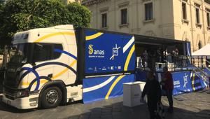 Il big truck di Modo Promotion per il roadshow #Congiunzioni di Anas