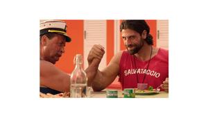 Auge vince la consultazione e firma la campagna 'Montana, energia positiva'. Nello spot Gringo diventa bagnino