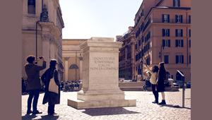 DDB Group Italy a Roma realizza per Sanofi  un monumento dedicato ai portatori di malattie rare. Al via una campagna integrata dedicata
