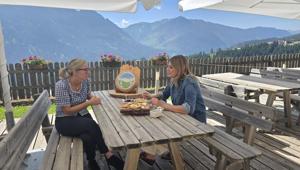 Next Different e ApT Val di Fassa realizzano la puntata speciale de “La Montagna a Morsi – Con Chiara Maci”, il nuovo format televisivo di Food Network