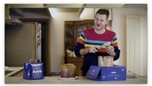#ThePanettoneChallenge: Motta lancia la nuova campagna digital firmata Saatchi & Saatchi. Pianifica PHD