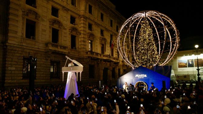 Motta Albero di Natale piazza della Scala Milano