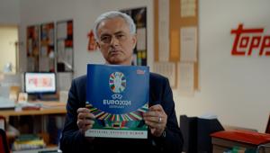 Nella campagna TOPPS José Mourinho prepara la squadra per Uefa Euro 2024. Firma Jung von Matt